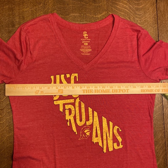 USC women’s T-shirt in red with gold graphics. - Picture 4 of 4